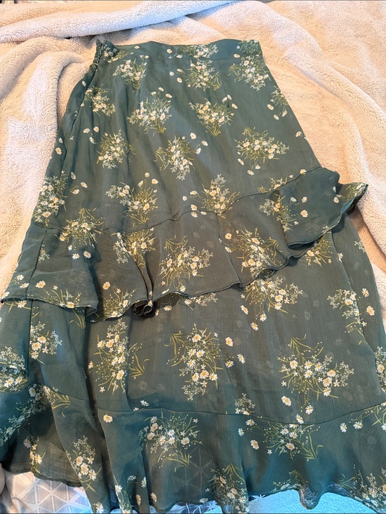 Francesca's Collections Dresses & Skirts - Francesca's Collections Teal Green Floral Midi Skirt with Ruffle Detail